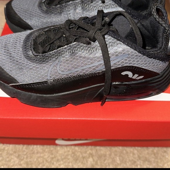Kids NIKE AIR MAX 2090 (PS). Size 13c - Picture 4 of 6